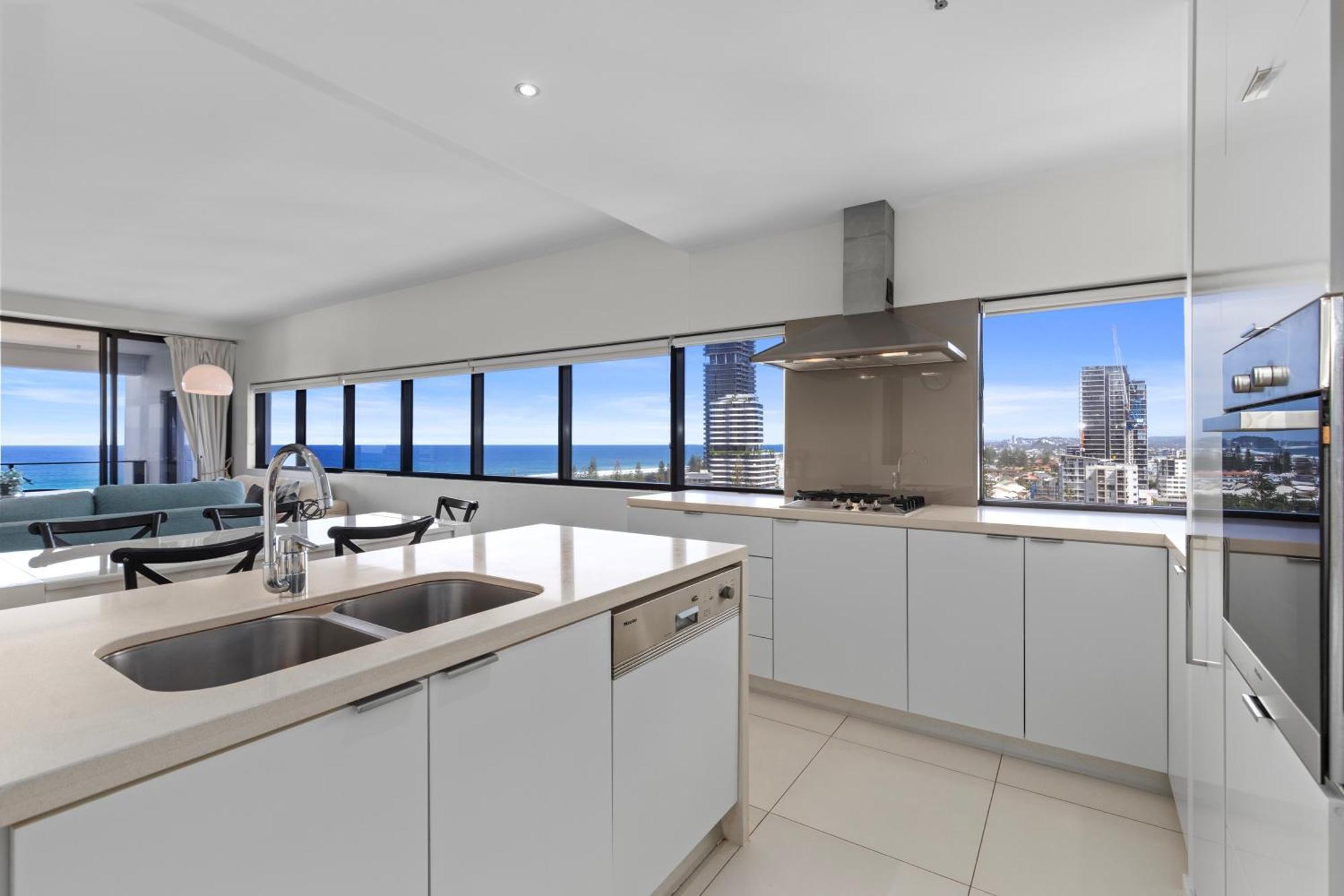 Ultra Broadbeach 4* Gold Coast