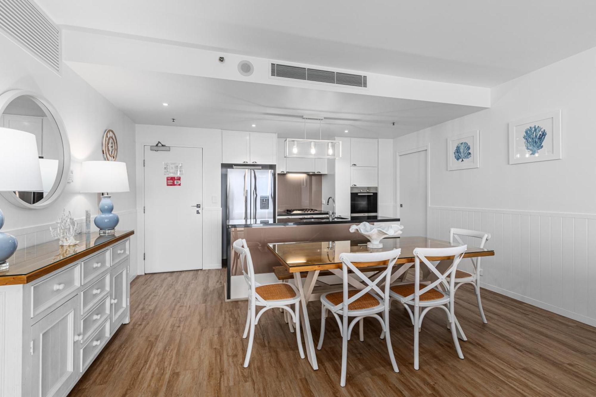Ultra Broadbeach Resort 4*